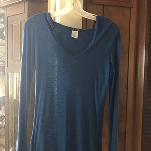 Lightweight hoodie. Excellent like new condition.